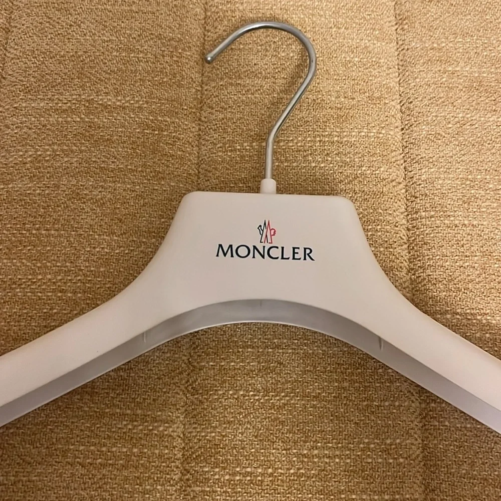 Moncler Hangar